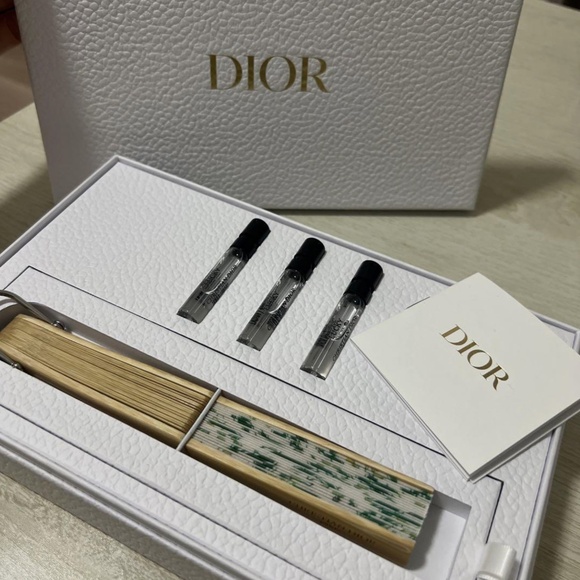 Christian Dior Lucky Set Green Folding Fan Strap in Box BNIB NEW - Picture 3 of 6